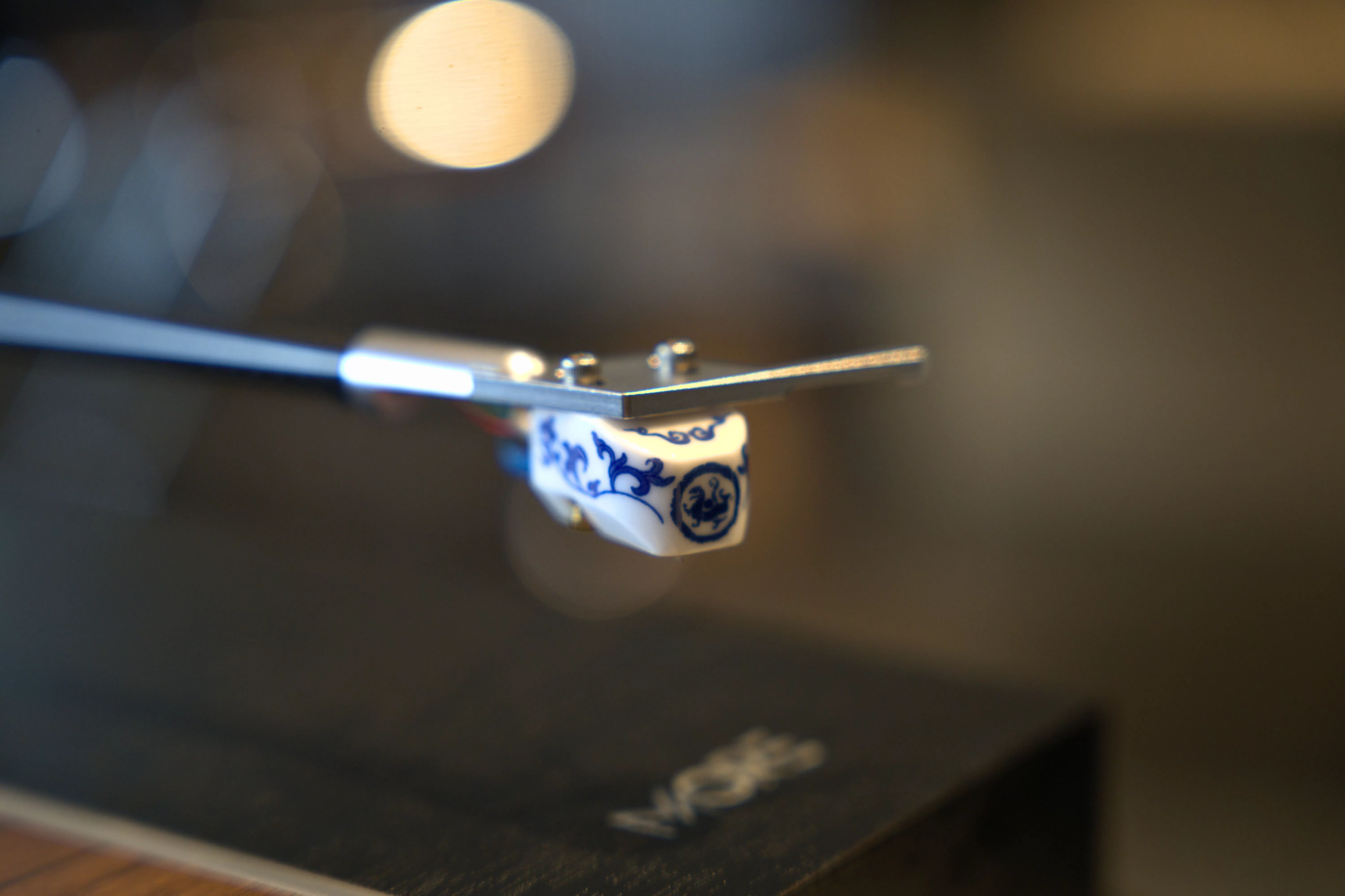 Đánh Thức "Mãnh Hổ" Gốm Sứ – Khi Nghệ Thuật Á Đông Chạm Vào Cơ Khí Chính Xác