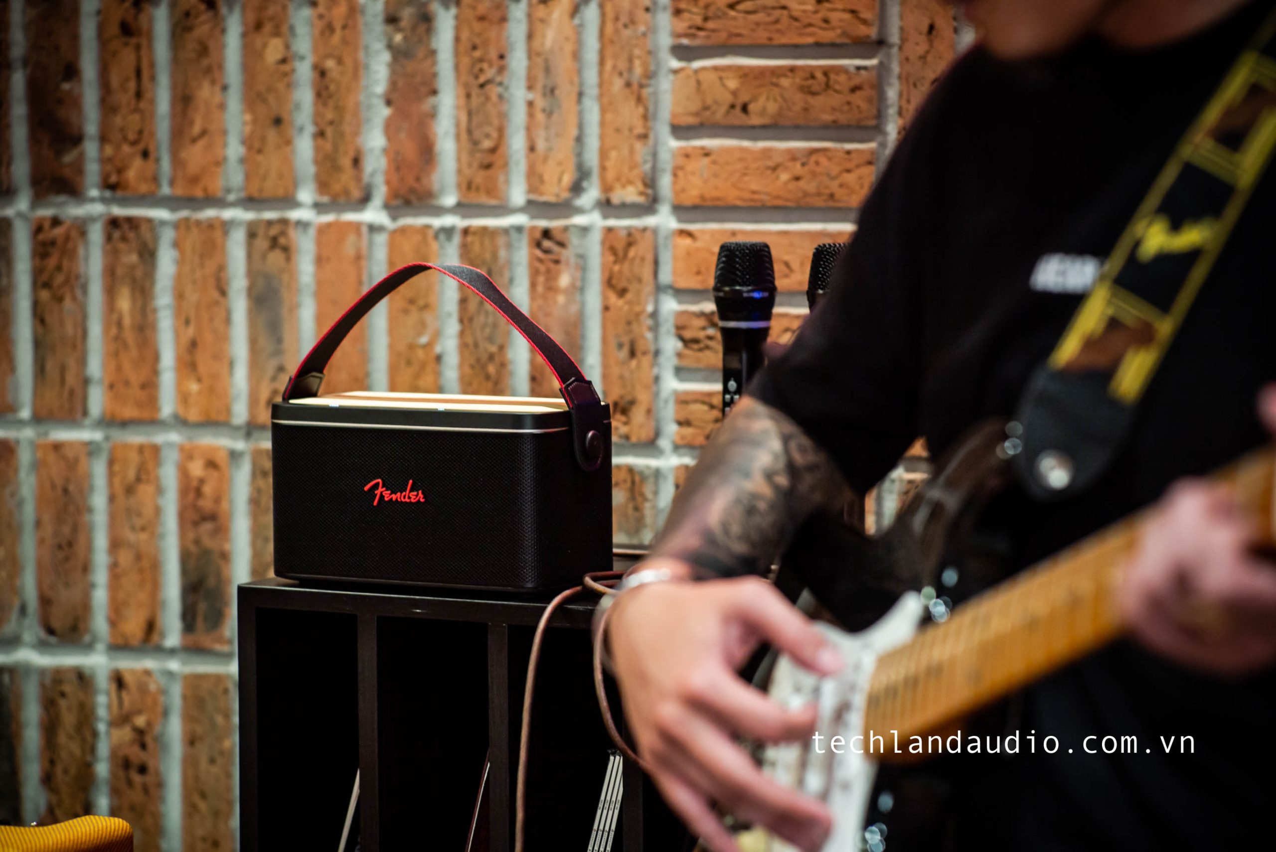 Fender RIFF - Hệ thống giải trí mini, sự đột phá trong dòng loa Bluetooth Karaoke