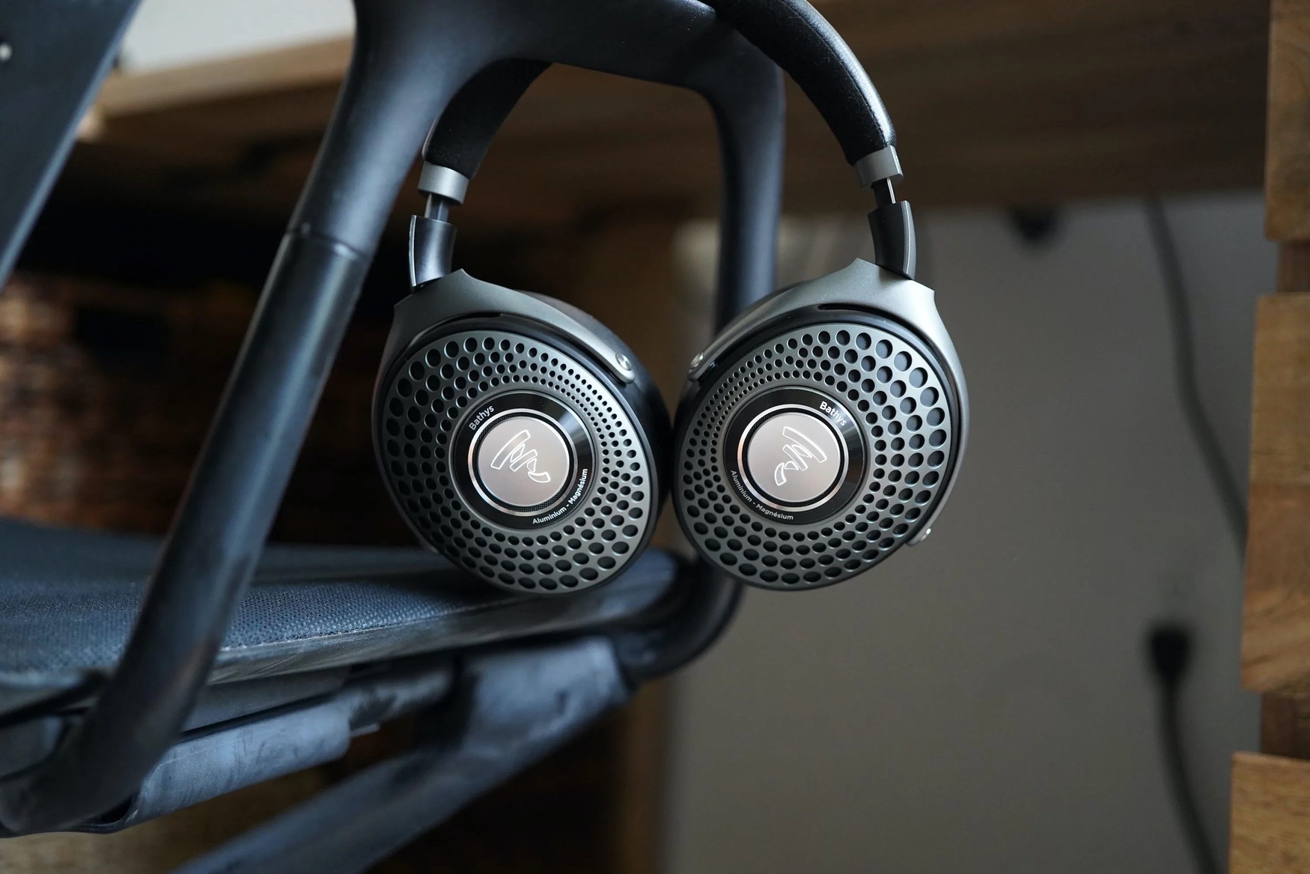 Focal Bathys - Tai nghe không dây chống ồn dành cho audiophile