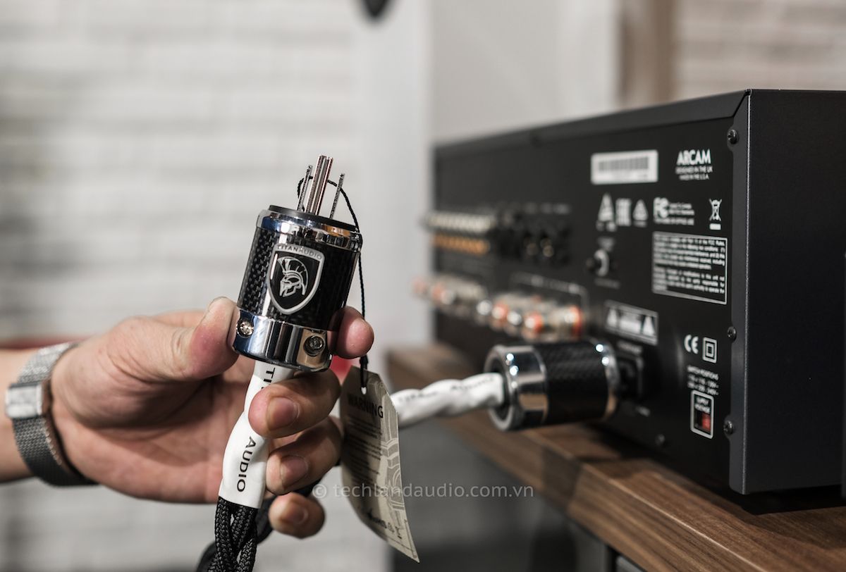 Vì sao phải mua một sợi dây nguồn tốt cho thiết bị âm thanh?
