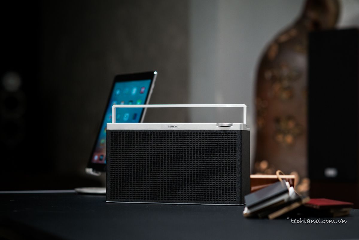 Loa Bluetooth Geneva Lab Touring chất âm hiện đại trong lớp vỏ vintage
